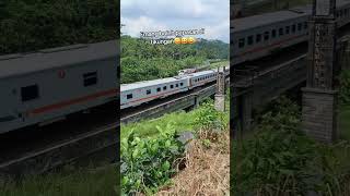 Tikungan viral Cilongok purwokerto keretaapi keretaapiindonesia huntingkeretaapi kereta [upl. by Sprage212]