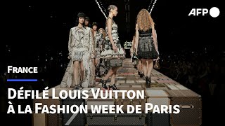 Paris  défilé Louis Vuitton au dernier jour de la Fashion Week  AFP [upl. by Elena]