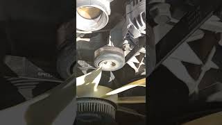 Which direction to remove fan clutch on a 2003 Sierra 53 engineparts mobile mechanic gm gmc [upl. by Homans]