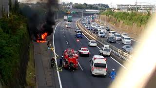 車両炎上！Vehicle on fire！ 消防到着から消火まで From fire arrival to fire fighting 2017年9月30日 関越自動車道下り あたご橋より [upl. by Lian]