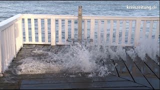 Sturmflut trifft Cuxhaven mit voller Wucht [upl. by Eenalem604]