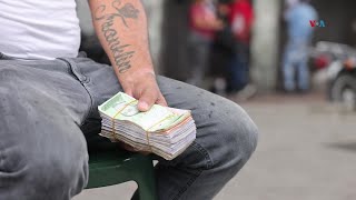 Compra y reventa de bolívares la cara de la dolarización callejera en Venezuela [upl. by Radman]