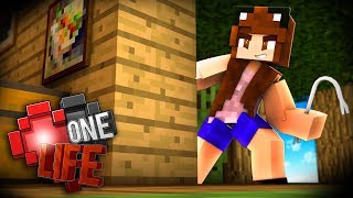 BREAKING INTO HOUSES 😈  Minecraft One Life [upl. by Eidroj]