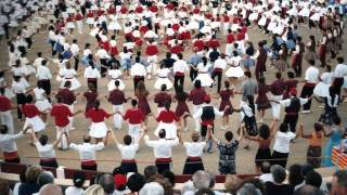 La Sardana danse catalane avec Charles Trenetwmv [upl. by Aknaib]