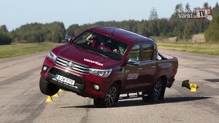 The new Toyota Hilux 2016 fails moose test [upl. by Zena]