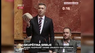 Otimanje mikrofona kamen i svađe u Skupštini Srbije [upl. by Doria]