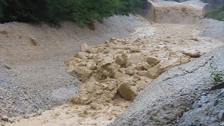 Geröll und Geschiebe im Illgraben Wie kann sich die Bergbevölkerung vor Murgängen schützen [upl. by Gilberta]