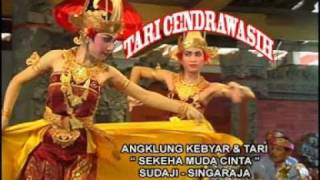 Sangat Disenangi Angklung Kebyar  Tari Cendrawasih [upl. by Harragan891]