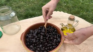 Préparation des olives noires à lancienne 100 naturelle ترقيد الزيتون الاسود على طريقة جدتي [upl. by Rolyat607]