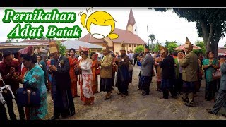 Horas 😇  Prosesi Pernikahan Adat Batak Tua Ni Gondang amp Gondang Batak Liat Liat [upl. by Lymn899]