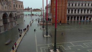 Venezia sale la marea piazza San Marco è di nuovo allagata [upl. by Patric21]