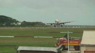 Crosswind landing attempt at Seychelles International Airport [upl. by Erwin]