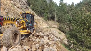 CAT 140M KAYA CANAVARIRock monstergrader working büyük kayalarbig rockskeşfet cat buldozer [upl. by Qirat]