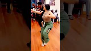 LA DANCE DE VIVIANE CHIDID FI TOTHIE NA [upl. by Aniratak]