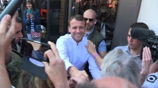 Pâques  Emmanuel Macron soffre un bain de foule au Touquet I AFP Images [upl. by Orgel859]