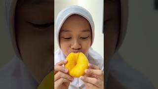 Ayo makan peach donat lagi  shorts arinagafamily shortvideo [upl. by Riesman]