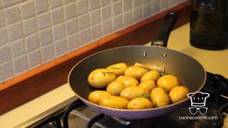 Costolette di agnello marinato alle erbe con patate e spinaci [upl. by Giffy]