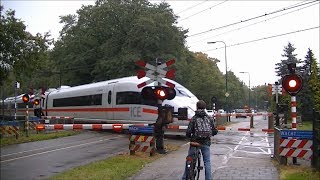 Spoorwegovergang DriebergenZeist  Dutch railroad crossing [upl. by Ayikat]