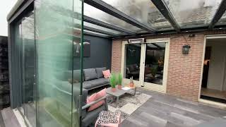 Complete Terrasoverkapping met Glazenschuifdeuren amp Aluminium Zijwand amp Glazen Dak  EMBA VERANDA [upl. by Ahtelahs117]