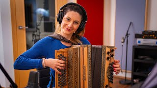 Claudia Hinker spielt „Schönes Wochenende“ auf ihrer Steirischen Harmonika [upl. by Paxton]