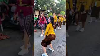 Kebaya Kuning Meresahkan 😂 karnaval soundhoregsurabaya [upl. by Aynahs]