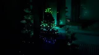 Sapin de noël allumé dans le noir [upl. by Cranford]