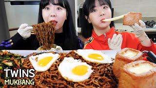 1분차이 쌍둥이 언니랑 짜파게티  파김치  모짜렐라 치즈 스팸 먹방 ㅣblack bean noodle TWINS MUKBANG [upl. by Marchall]