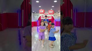 Đọ chiều cao cùng lớp Kid Dance Thầy Huy nào  Trend tắt đèn Douyin  Follow Me [upl. by Ahsenit]